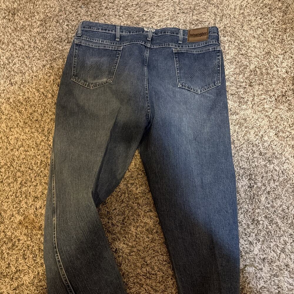Wrangler Rugged Wear Mens 42x34 Blue Jeans 31000UN Medium Starched Barely Worn